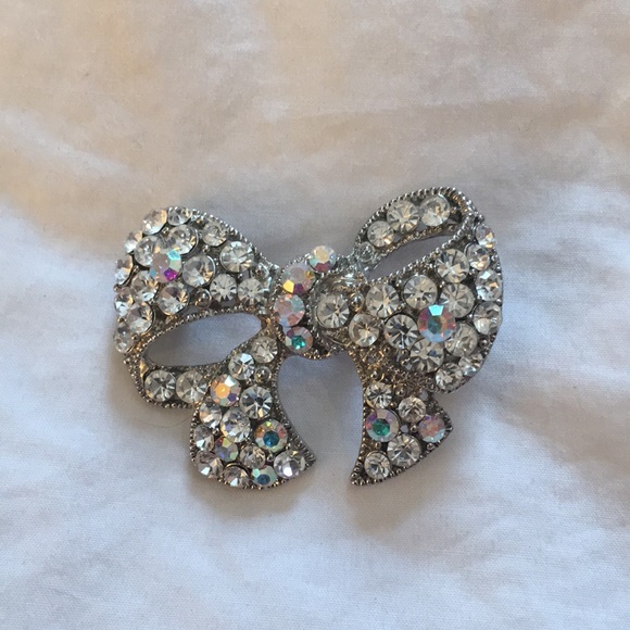 Heart and bow pins - Picture 2 of 3